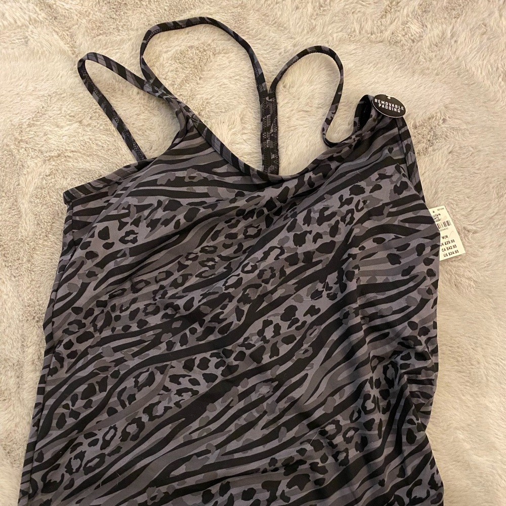 2/$30 NWT V.secret tanktop with removeable padding